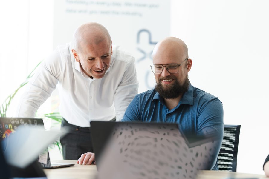 Team collaborating at the dashboard